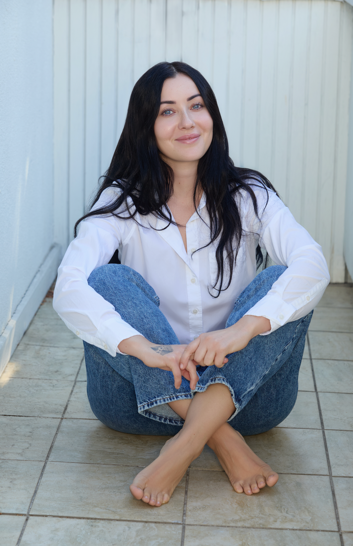 Sarah portrait · Seated · 1000 × 1250